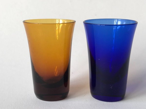 2 Schnapsgläser Buntglas aus den 50er/ 60er Jahre kräftige Farben Höhe 6 cm Rar alt