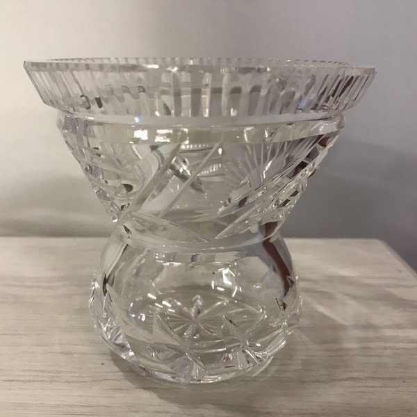Alte Bleikristall- Vase mit Schleuderstern und Handschliff