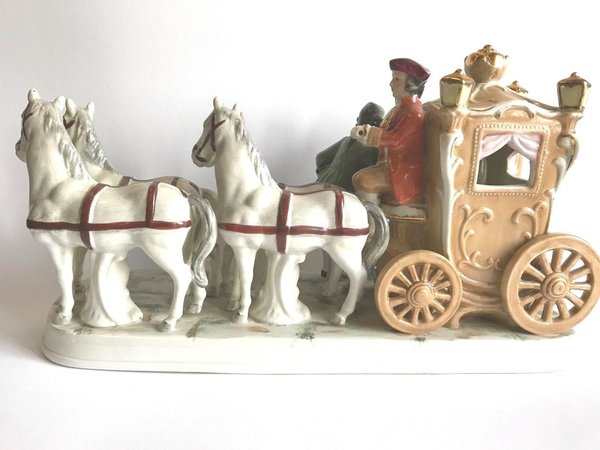 Kutsche Keramik im Barockstil mit einem Gespann aus 4 Pferden exklusive  Deko