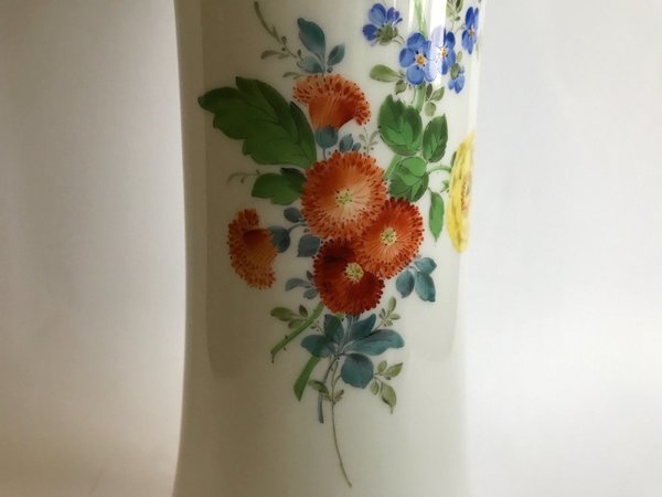 Antike Meissen Vase mit Blumendekor beidseitige Handmalerei neuwertiger Zustand !