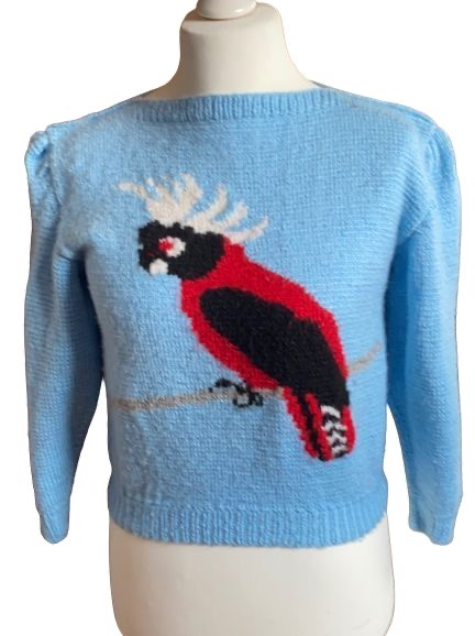 Handarbeit - Pullover mit Papagei blau Einzelstück aufwendig gearbeitet
