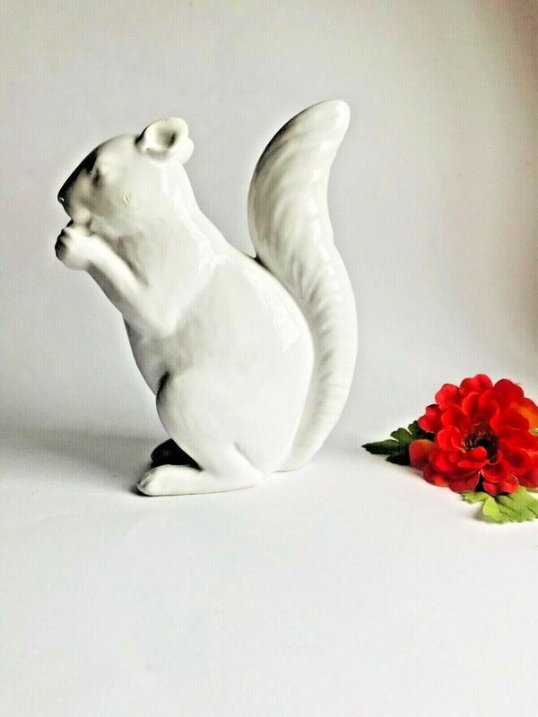 Porzellanfigur Porzellan Keramik Eichhörnchen stehend weiß lackiert